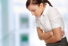 Aizcietējums sievietei ir parazītu klātbūtnes simptoms